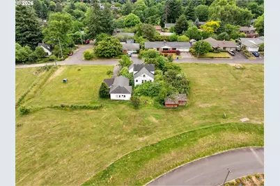 2119 SW Nevada Ct, Portland, OR 97219 - Photo 21
