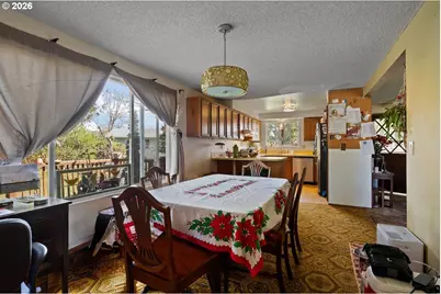 1584 NW Spray Ct, Roseburg, OR 97471 - Photo 7