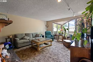 1584 NW Spray Ct, Roseburg, OR 97471 - Photo 5