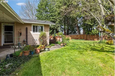 1584 NW Spray Ct, Roseburg, OR 97471 - Photo 13