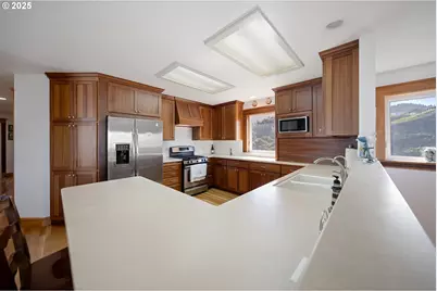 93885 Boulder Pl, Gold Beach, OR 97444 - Photo 11