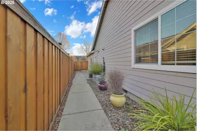 229 Mackin Ave, Eugene, OR 97404 - Photo 37