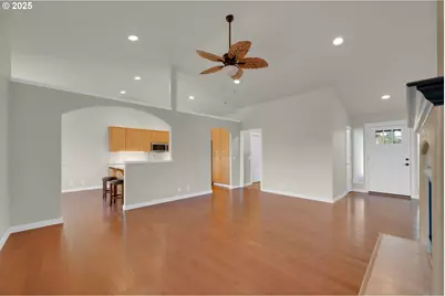 229 Mackin Ave, Eugene, OR 97404 - Photo 9