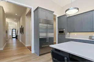 5686 SW 87th Ave, Portland, OR 97225 - Photo 17