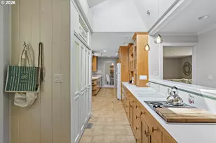 361 Berwick Rd, Lake Oswego, OR 97034 - Photo 15