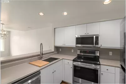 1718 NE 11th Ave #205, Portland, OR 97212 - Photo 9
