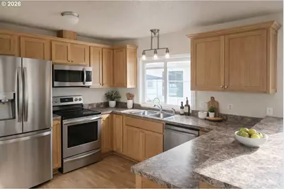 183 E Dodge St, Lebanon, OR 97355 - Photo 9