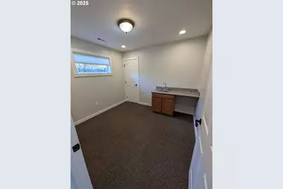 616 Hemlock St, Brookings, OR 97415 - Photo 11