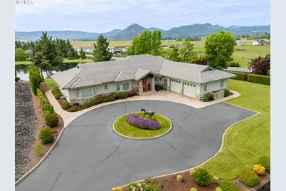 245 Fairway Village Ln, Roseburg, OR 97471 - Photo 3