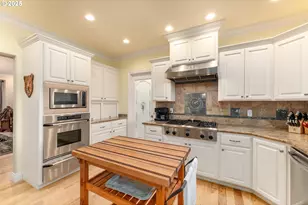 245 Fairway Village Ln, Roseburg, OR 97471 - Photo 17