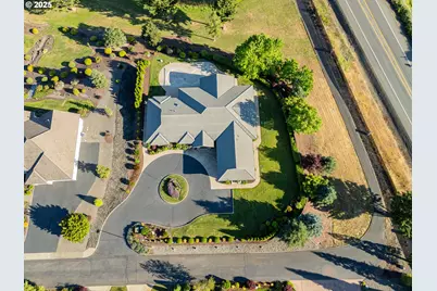 245 Fairway Village Ln, Roseburg, OR 97471 - Photo 45