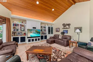245 Fairway Village Ln, Roseburg, OR 97471 - Photo 9