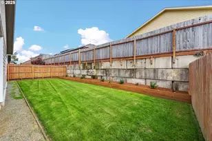 1065 Crocker St, Coos Bay, OR 97420 - Photo 33