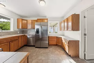 1166 NE Klamath Ave, Roseburg, OR 97470 - Photo 11