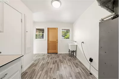 1166 NE Klamath Ave, Roseburg, OR 97470 - Photo 25