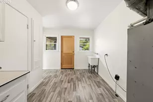1166 NE Klamath Ave, Roseburg, OR 97470 - Photo 25