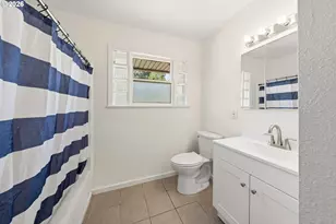 1166 NE Klamath Ave, Roseburg, OR 97470 - Photo 23