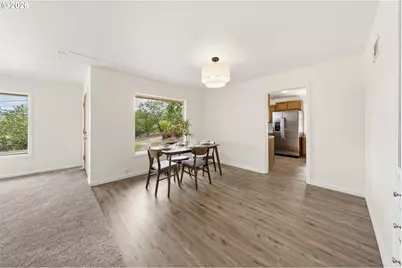1166 NE Klamath Ave, Roseburg, OR 97470 - Photo 7