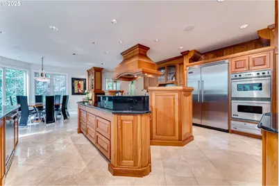 802 NE Brennan Ln, Hillsboro, OR 97124 - Photo 9