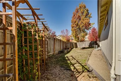 1942 Adelman Loop, Eugene, OR 97402 - Photo 19