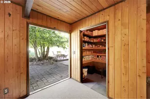 34795 Row River Rd, Cottage Grove, OR 97424 - Photo 15