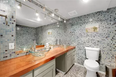 34795 Row River Rd, Cottage Grove, OR 97424 - Photo 11