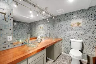 34795 Row River Rd, Cottage Grove, OR 97424 - Photo 11