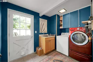 34795 Row River Rd, Cottage Grove, OR 97424 - Photo 13