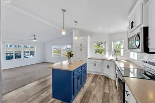 570 N 10th Ave, Cornelius, OR 97113 - Photo 11