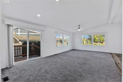 570 N 10th Ave #2, Cornelius, OR 97113 - Photo 9