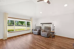 671 NW Allen Ct, McMinnville, OR 97128 - Photo 11