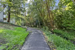 3676 Spring Ln, Lake Oswego, OR 97035 - Photo 35