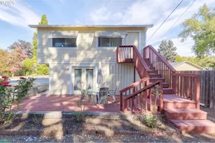 547 Oakdale Dr, Medford, OR 97501 - Photo 35