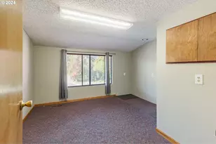 547 Oakdale Dr, Medford, OR 97501 - Photo 43