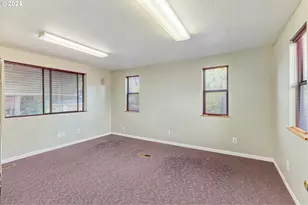 547 Oakdale Dr, Medford, OR 97501 - Photo 37