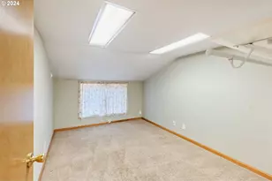 547 Oakdale Dr, Medford, OR 97501 - Photo 41