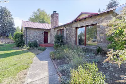 547 Oakdale Dr, Medford, OR 97501 - Photo 1