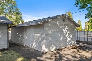 1438 SE Cochran Dr, Gresham, OR 97080 - Photo 31