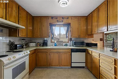 10301 Emily Dr, Island City, OR 97850 - Photo 3
