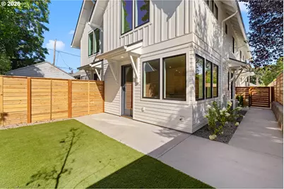 1524 NE Jarrett St #D, Portland, OR 97211 - Photo 1