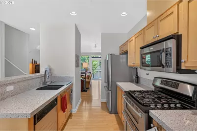 10813 SW Canterbury Ln #104, Tigard, OR 97224 - Photo 7