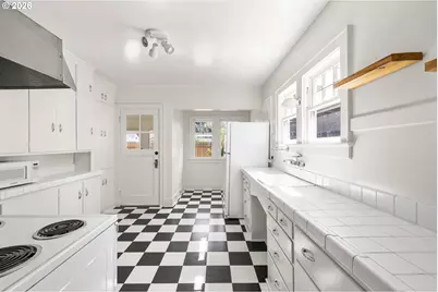 942 NE Summer St, Salem, OR 97301 - Photo 13