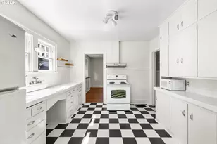942 NE Summer St, Salem, OR 97301 - Photo 15