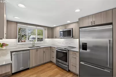 9824 SW 56th Ave, Portland, OR 97219 - Photo 11