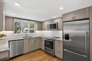 9824 SW 56th Ave, Portland, OR 97219 - Photo 11