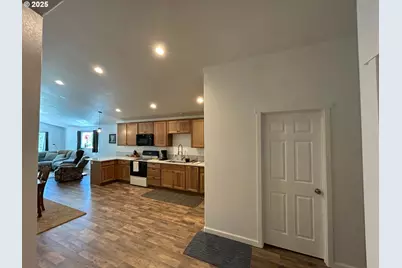 1690 Skyline Dr, Tillamook, OR 97141 - Photo 29