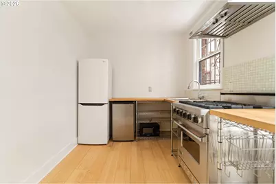 2182 NW Hoyt St #8, Portland, OR 97210 - Photo 17