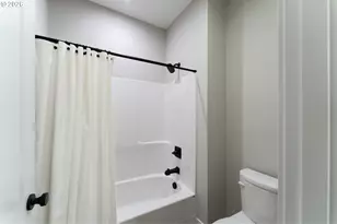 8044 SW Knudsen Pl, Portland, OR 97223 - Photo 37