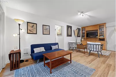 2021 SW Main St #32, Portland, OR 97205 - Photo 7