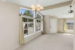 318 Peacock Ln, Kelso, WA 98626 - Photo 11
